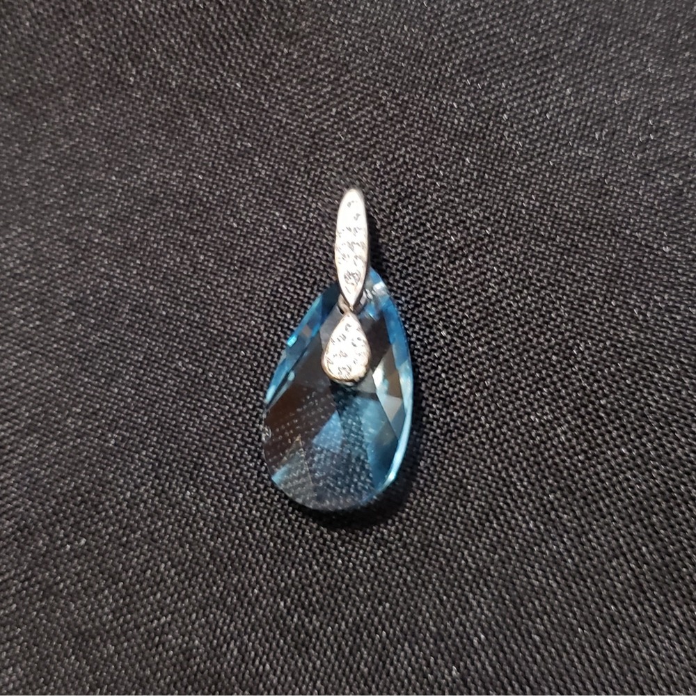 AU 925 Sterling Silver Pendant Faceted Teardrop Stone Blue